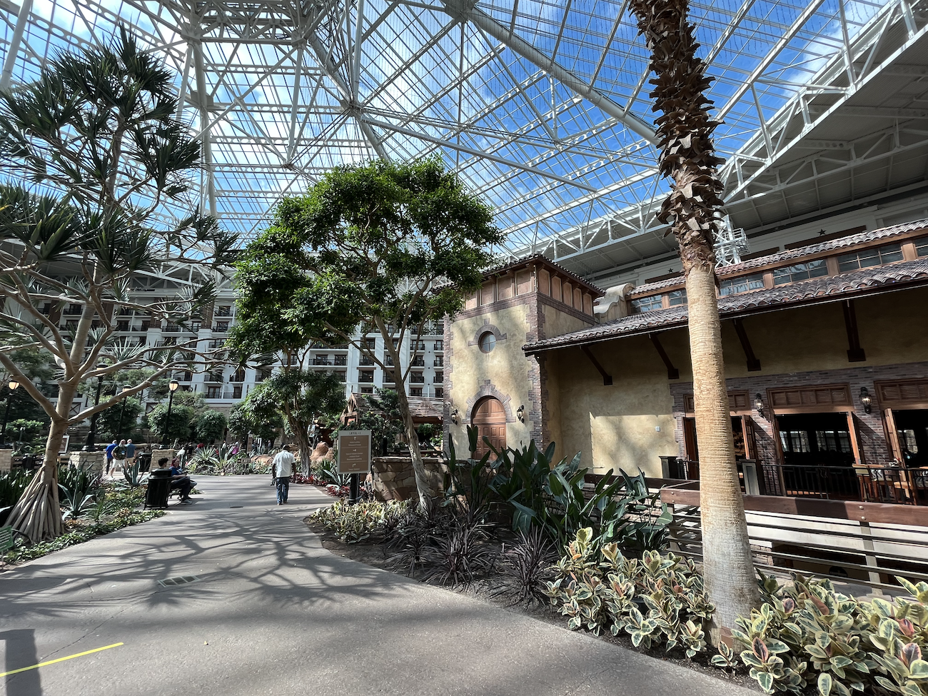 Gaylord Texan at Agile2024 main atrium